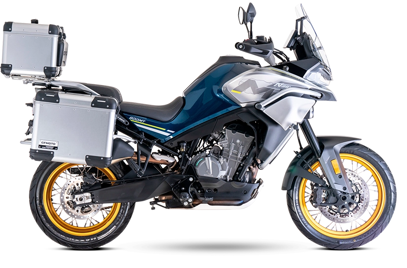 CF Moto Martínez - Perfil lateral de la CFMOTO 800 MT touring CF Motos Martínez - Vista lateral de la moto touring CFMOTO 800 MT equipada para viajes largos