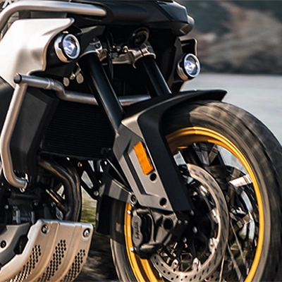 CF Moto Martínez - Diseño frontal de la CFMOTO 800 MT touring CF Motos Martínez - Detalle frontal de la moto touring CFMOTO 800 MT