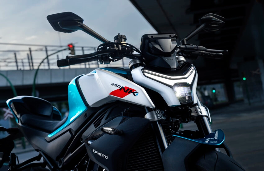 CF Moto Martínez - Espíritu deportivo de la CFMOTO 450 NK naked CF Motos Martínez - Conducción deportiva de la moto naked CFMOTO 450 NK