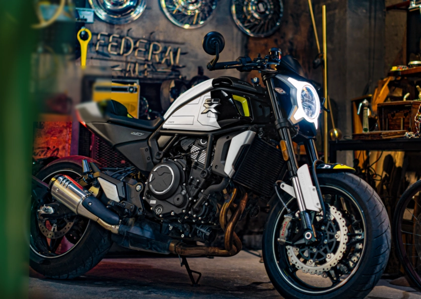 CF Moto Martínez - CFMOTO 700 CL-X Sport con estética moderna CF Motos Martínez - Moto CLX CFMOTO 700 CL-X Sport con diseño urbano